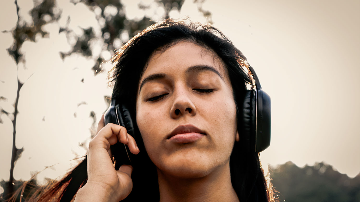 1-hero-header-samuel-rios-unsplash