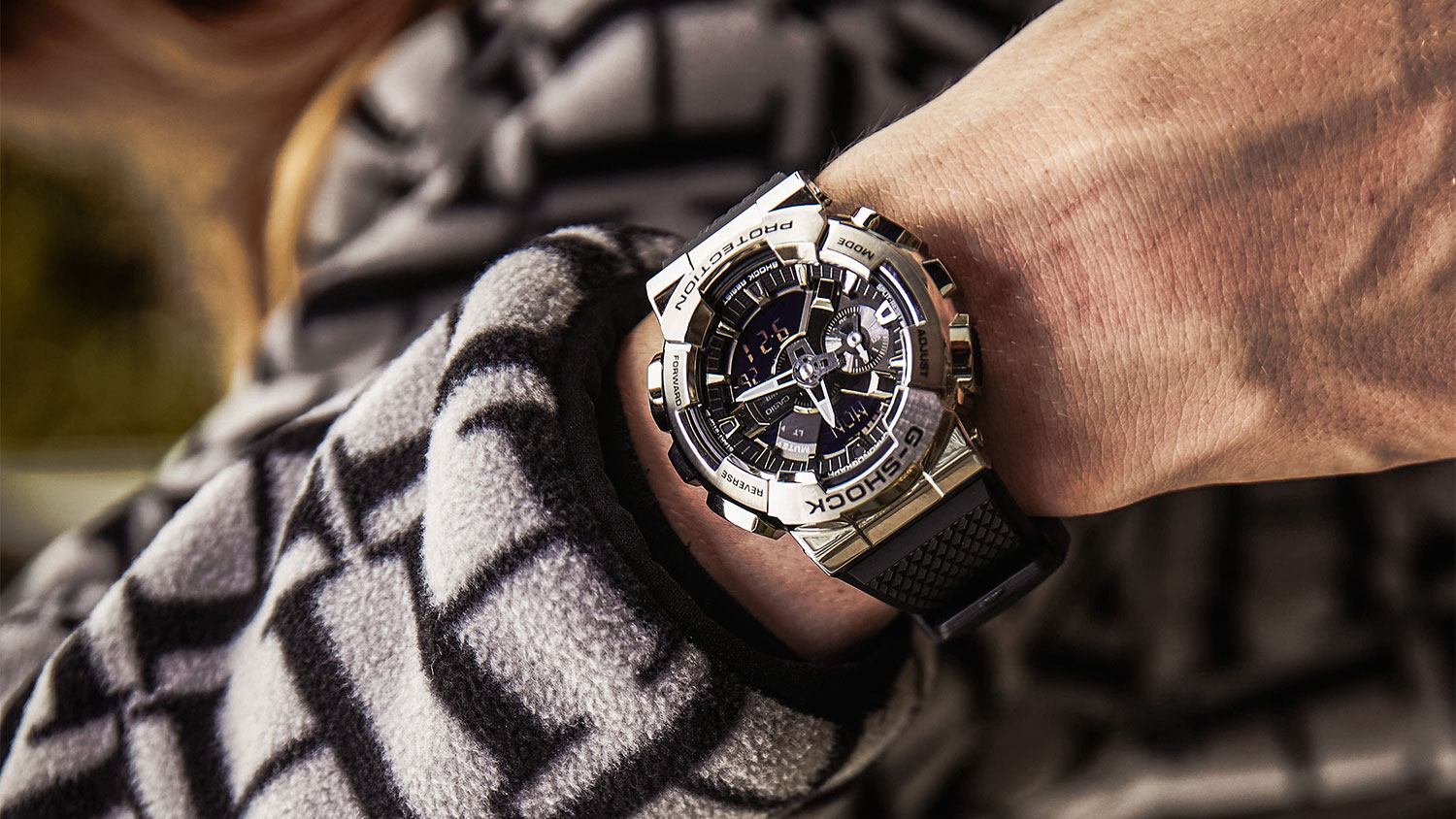 digitaal-analoge-g-shock-bezel-gesmeed-metaal-casio-hero