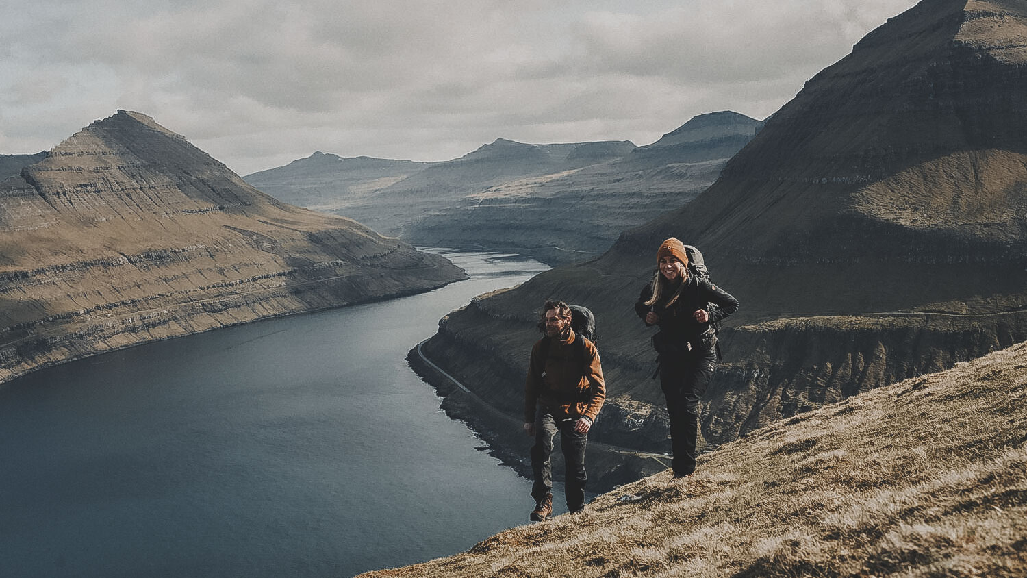 het-juiste-advies-voor-het-kiezen-van-een-outdoorbroek-Fjallraven-Barents-1