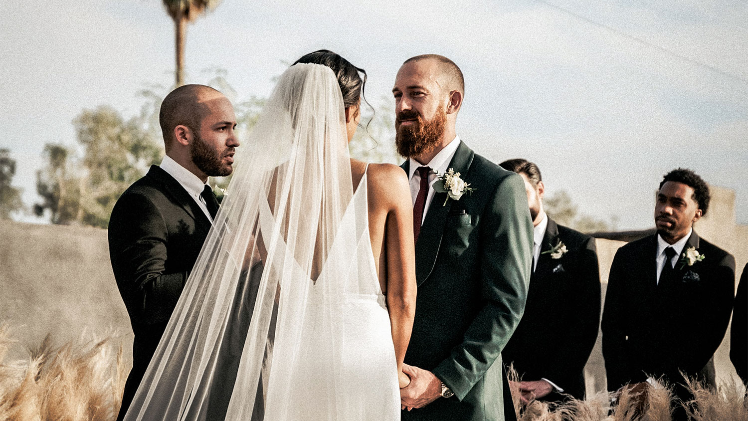 hoe-je-het-perfecte-trouwpak-kiest-jakob-owens-lR-unsplash