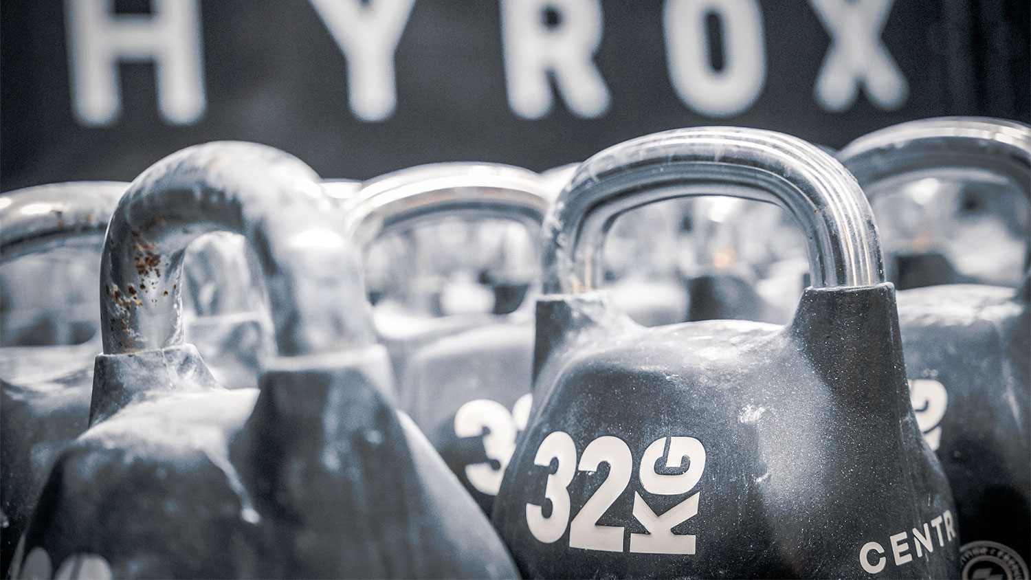 ijzersterk-en-hyrox-een-fysieke-transformatie-zonder-excuses-439184146