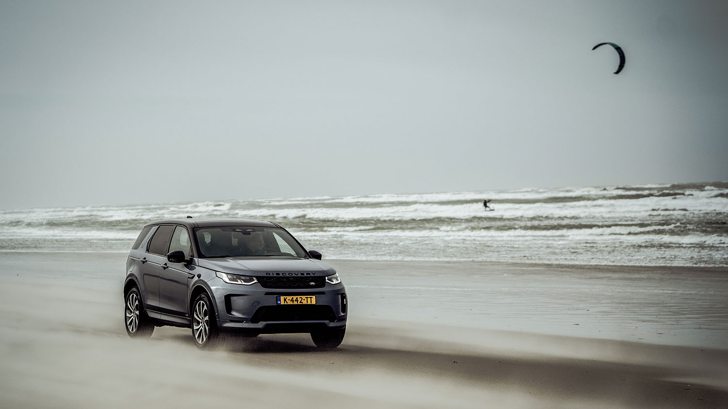 kitesurfer-youri-zoon-vs-land-rover-plug-in-hybrid-the-perfect-storm-hero