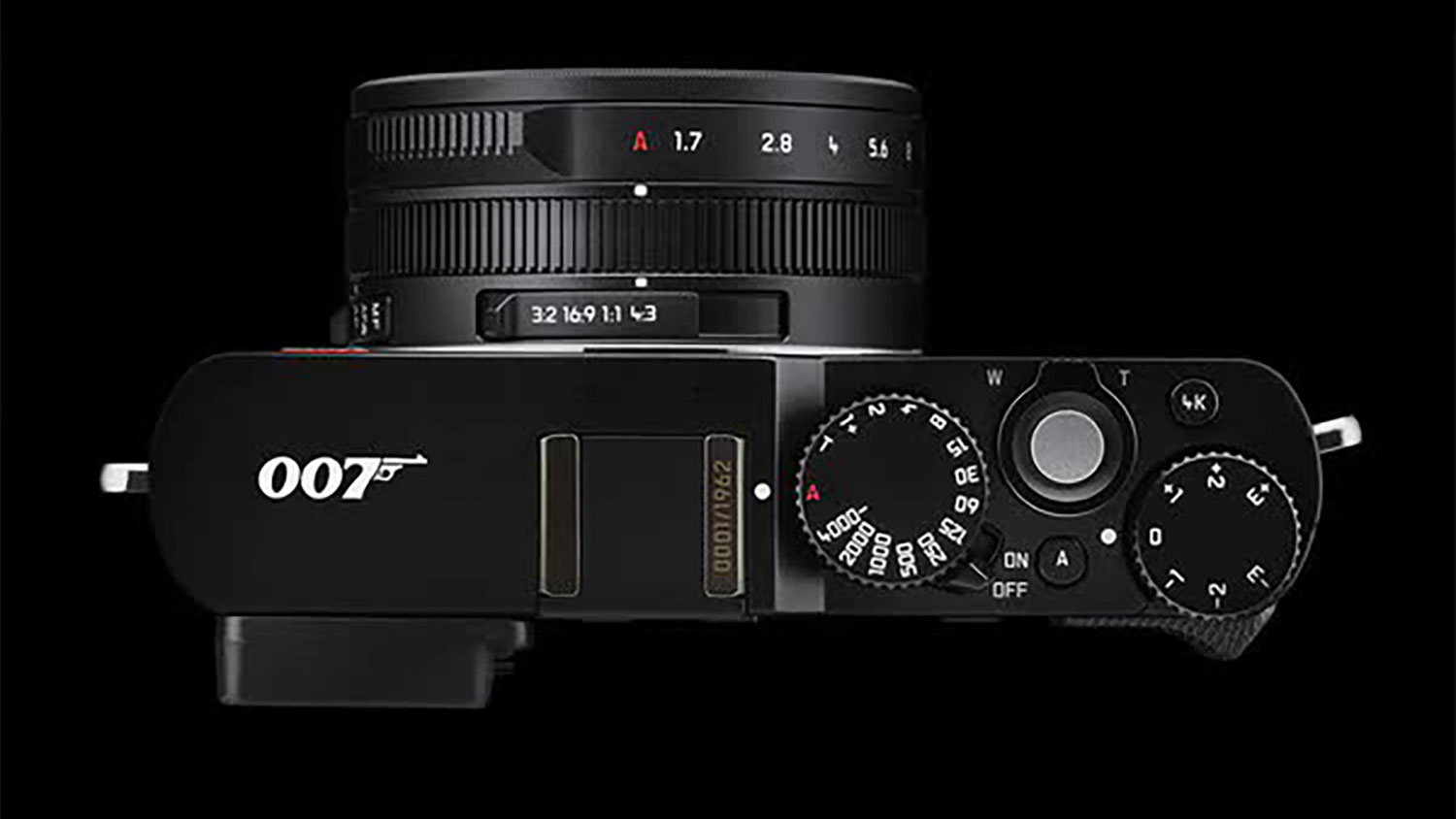Leica presenteert camera in James Bond style