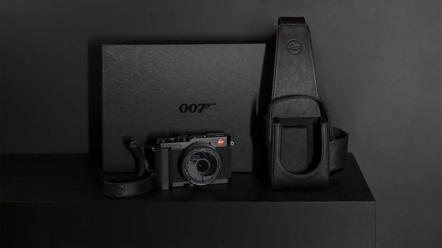 Leica presenteert camera in James Bond style