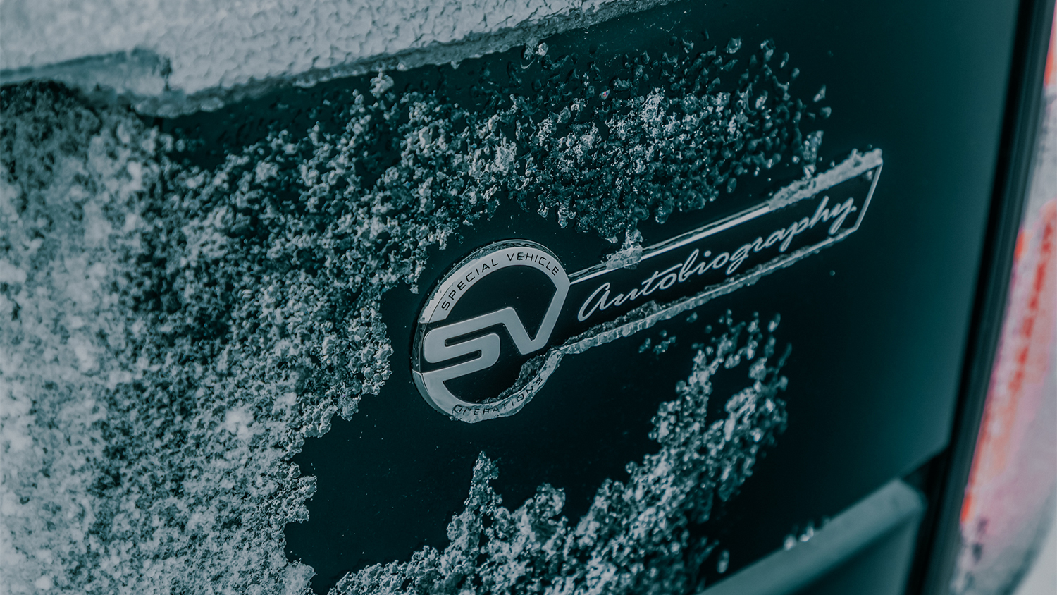 Sneeuwkunst ter ere van 50 jaar Range Rover met Land Rover en Anthony Joshua