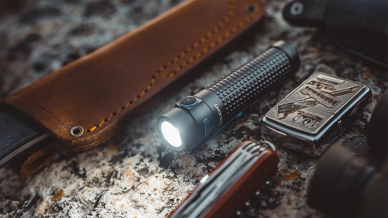 menquiry-de-olight-s2r-ii-baton-zaklamp-met-een-reikwijdte-van-135-meter-main