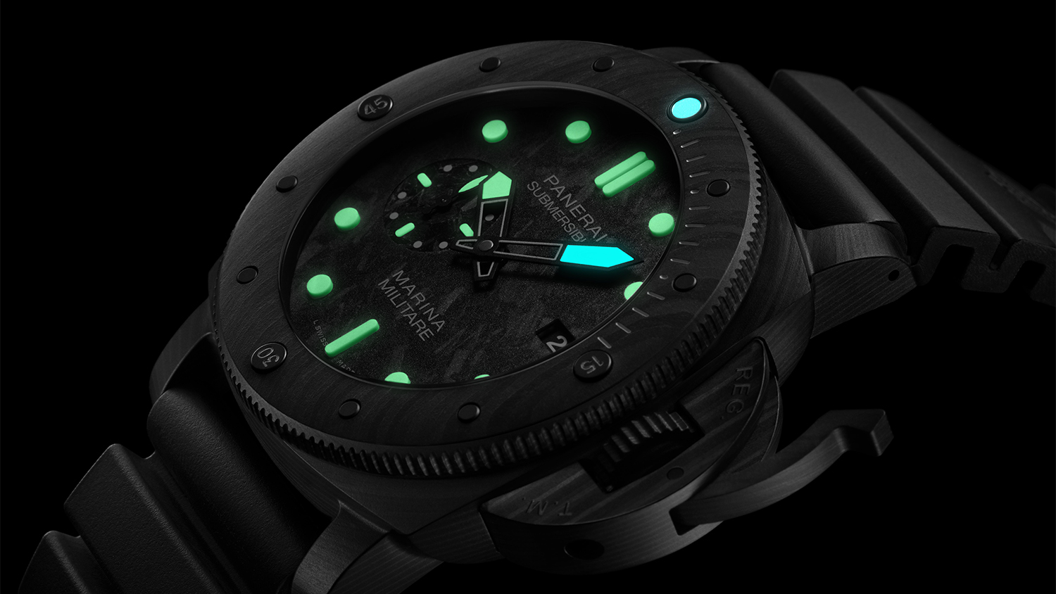 De Panerai Submersible Marina Militare Carbotech, het ultieme duikhorloge