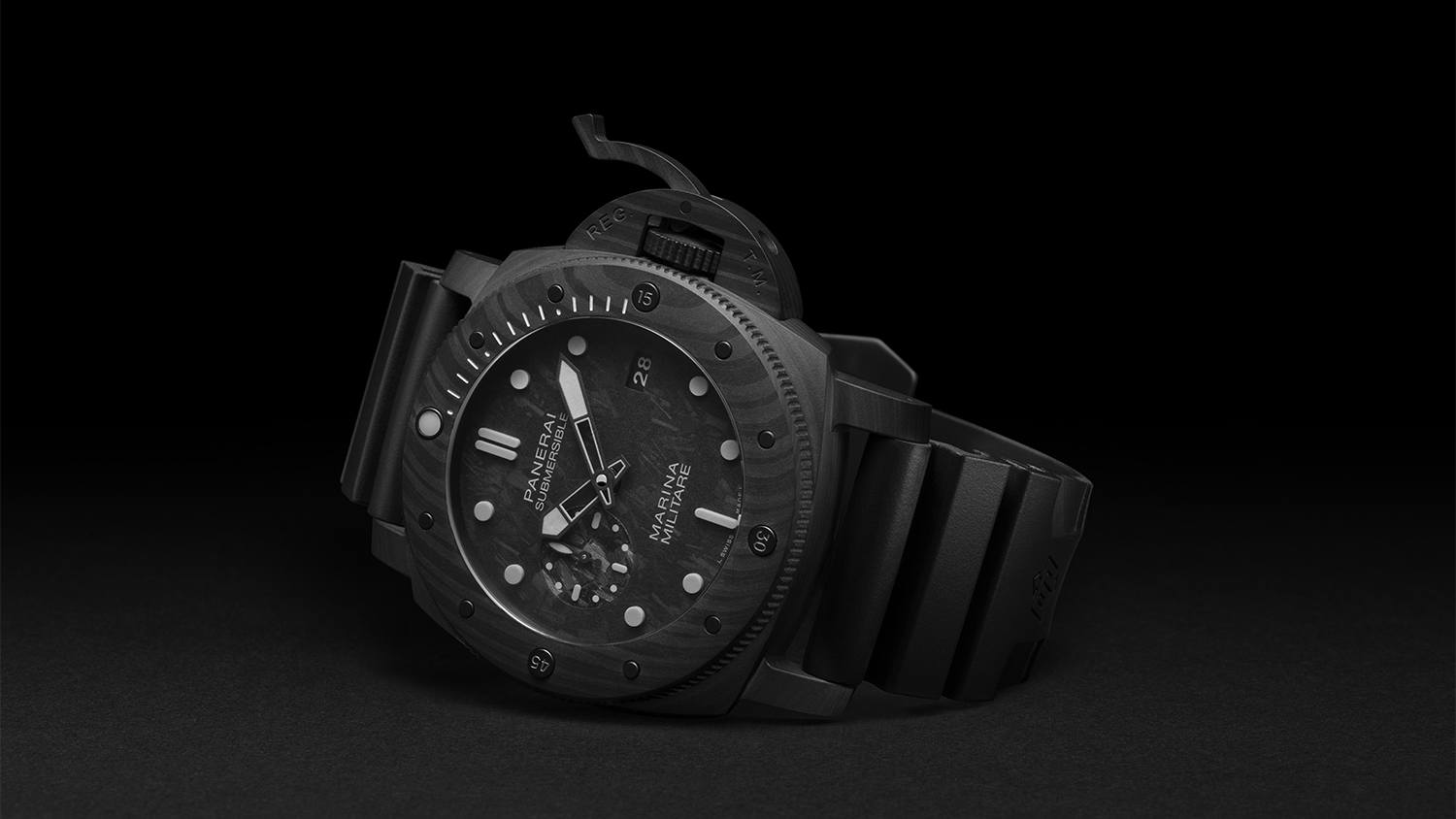 De Panerai Submersible Marina Militare Carbotech, het ultieme duikhorloge