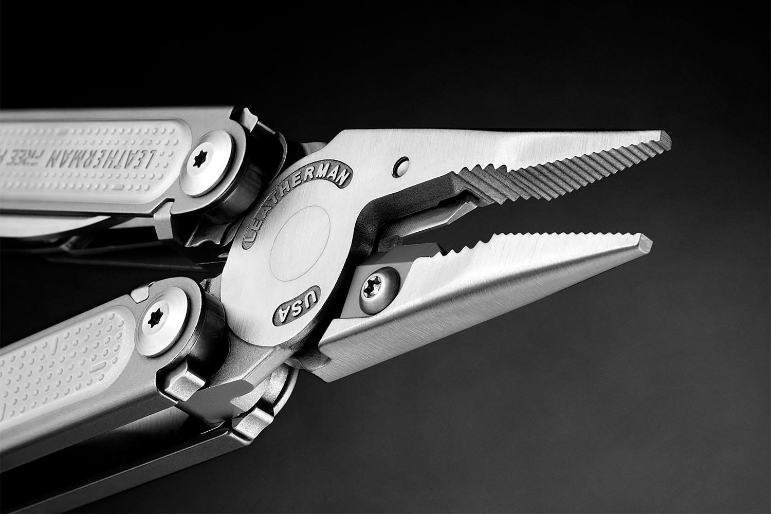 menquiry-ingenieus-magnetisch-openingsmechanisme-van-leatherman-free-jaws