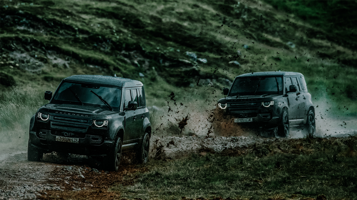 James Bond kiest luchtruim met de nieuwe Land Rover Defender in No Time To die