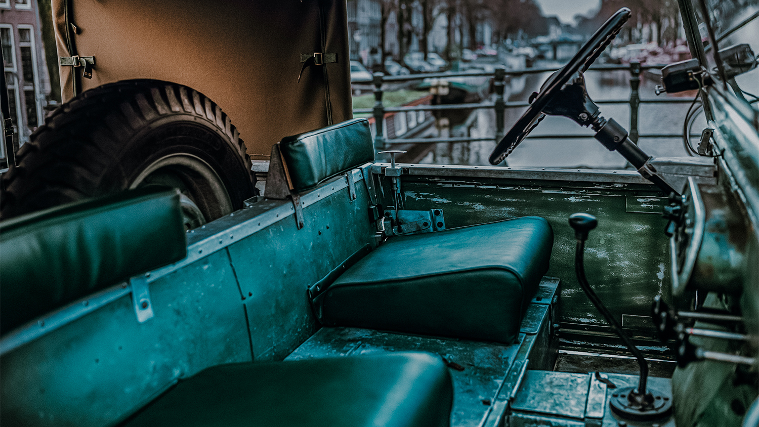 Land Rover Nr. 7 na 71 jaar terug in Amsterdam
