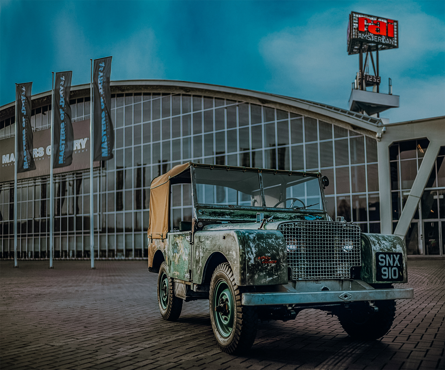 Land Rover Nr. 7 na 71 jaar terug in Amsterdam
