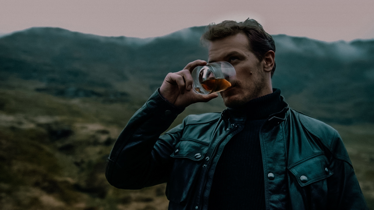 menquiry-outlander-acteur-sam-heughan-lanceert-een-whisky-merk