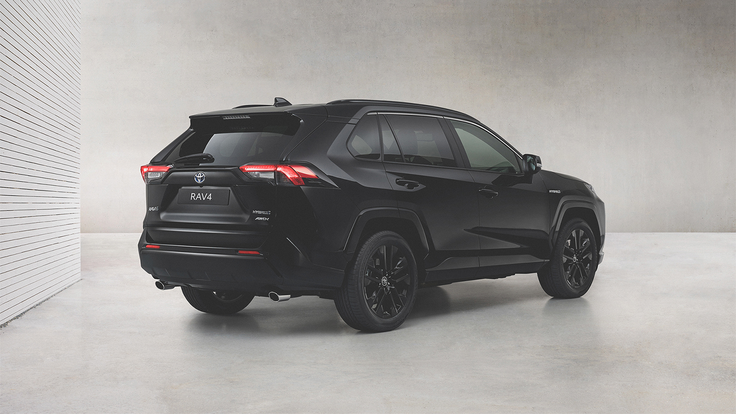 Stijlvol zwart met de Toyota RAV4 Hybrid Black Edition