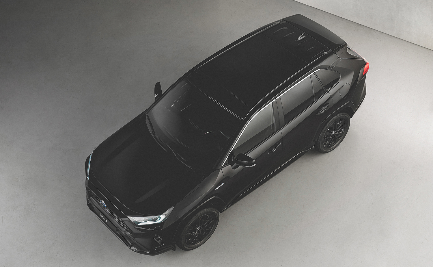 Stijlvol zwart met de Toyota RAV4 Hybrid Black Edition