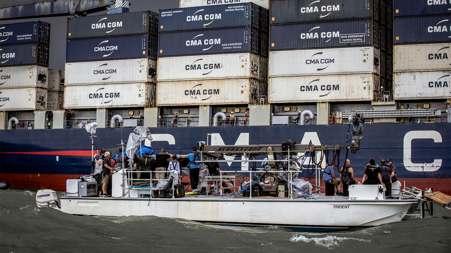 Vette scènes vol actie met een watervliegtuig rond de Jamaicaanse Kingston Container Terminals in NTTD