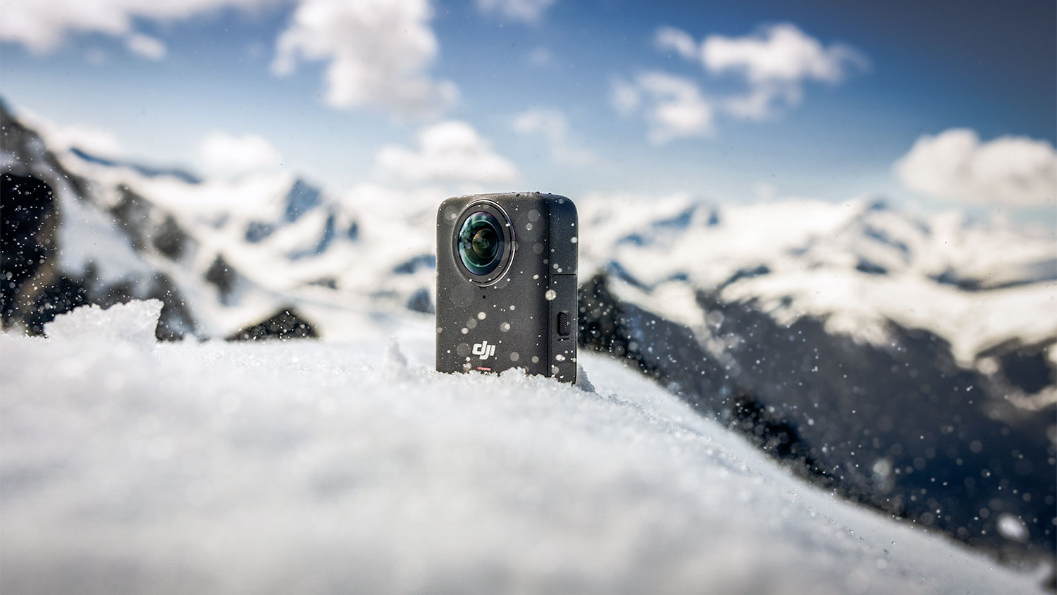De DJI Osmo 360 kijkt niet alleen rond, maar vooruit