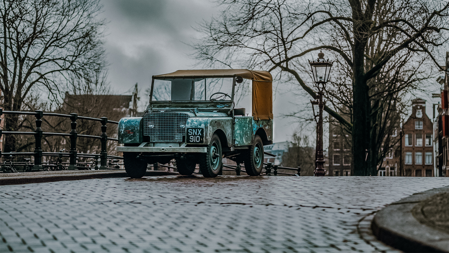 Land Rover Nr. 7 na 71 jaar terug in Amsterdam