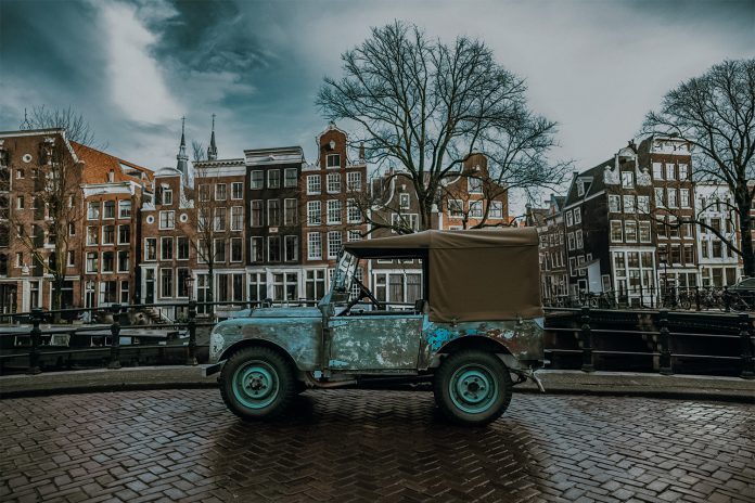 Land Rover Nr. 7 na 71 jaar terug in Amsterdam