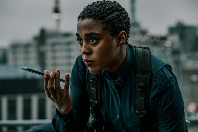 Bond-babe Lashana Lynch onthult nieuwe Nokia smartphone