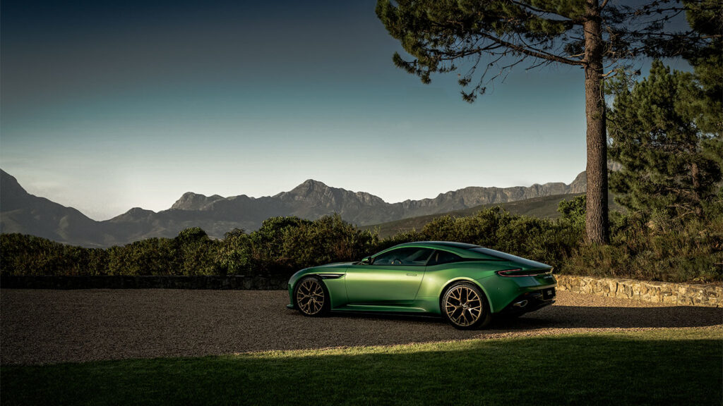 De Aston Martin DB12 is een forse evolutie