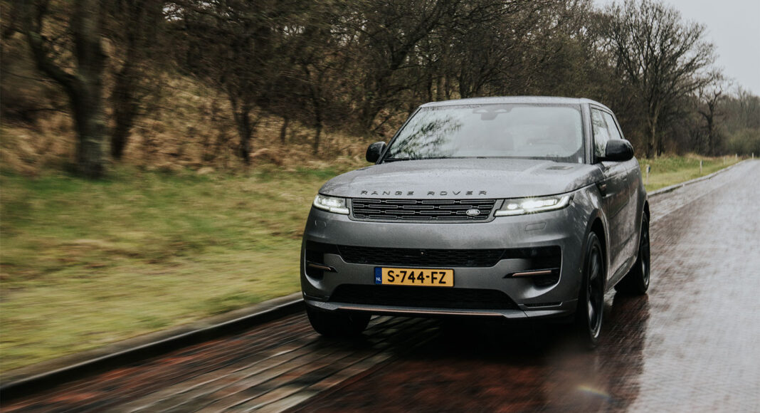 Met de luxe Range Rover Sport knal je door elk terrein | Autotest