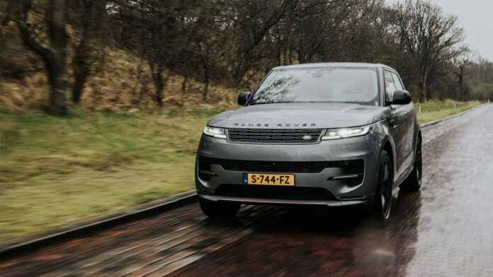 Met de luxe Range Rover Sport knal je door elk terrein | Autotest