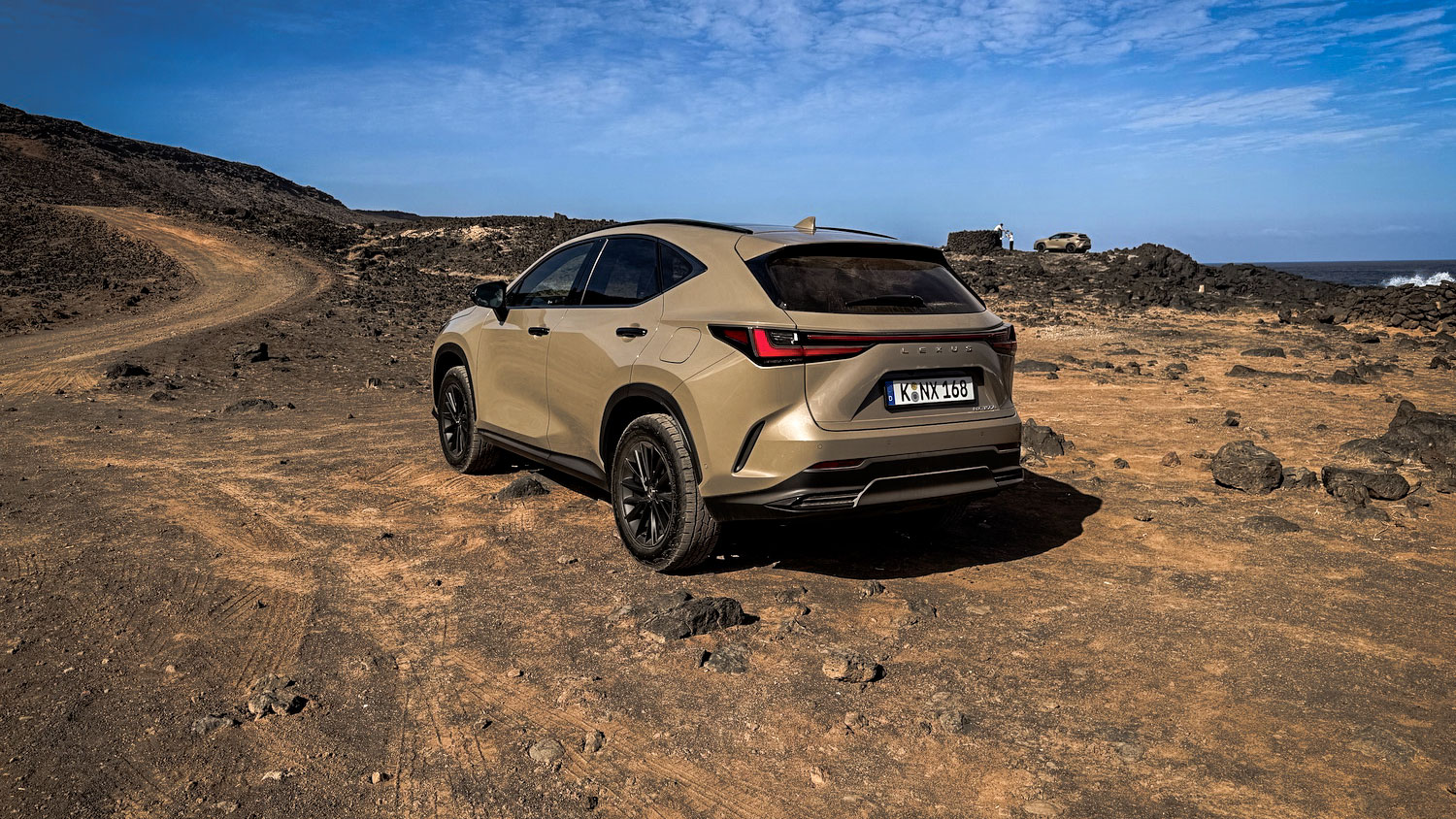 Rijden in het maanlandschap van Lanzarote per Lexus NX Overtrail