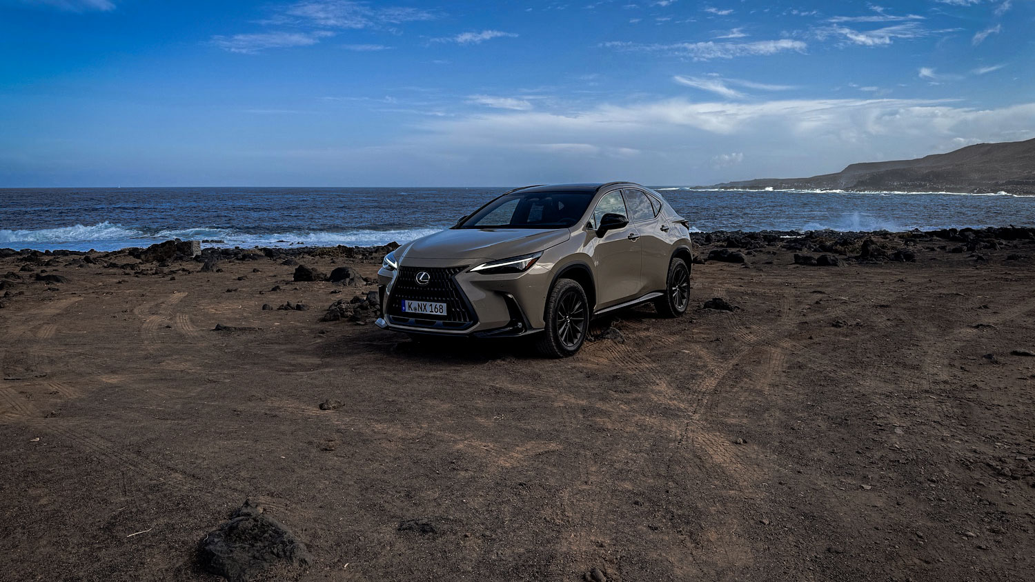 Rijden in het maanlandschap van Lanzarote per Lexus NX Overtrail